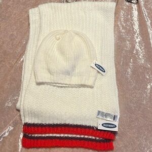 Old Navy Scarf and Hat (One Size)